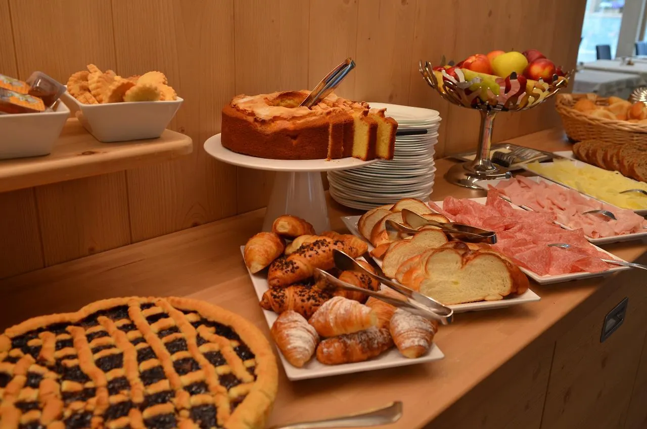 ***  Hotel Le Alpi Ливиньо Италия